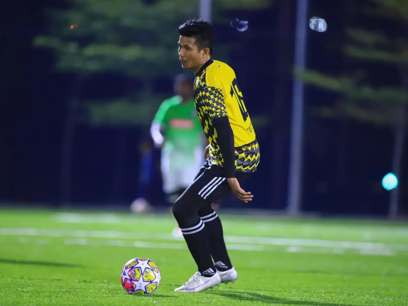 A player weighing up the pass at ArmourX Sports